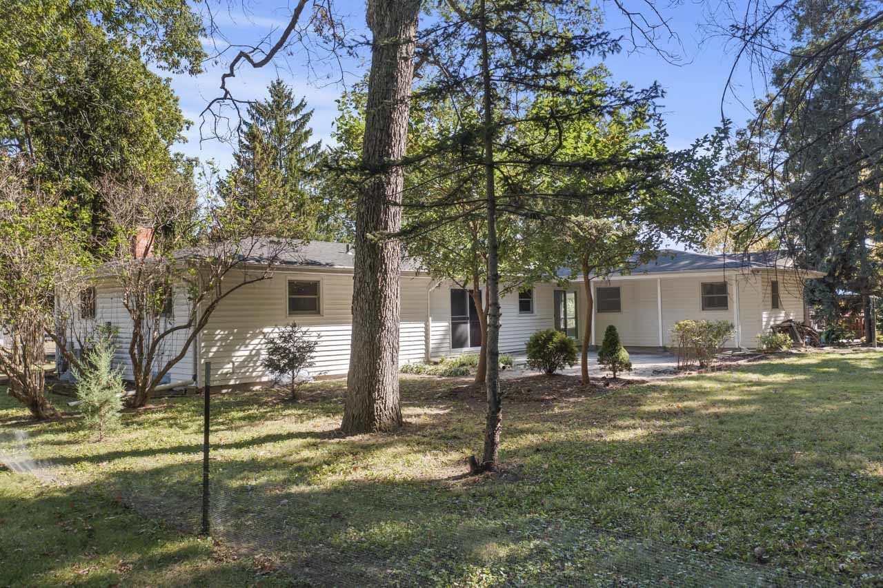 36332 N Hawthorne Lane, Ingleside, IL 60041