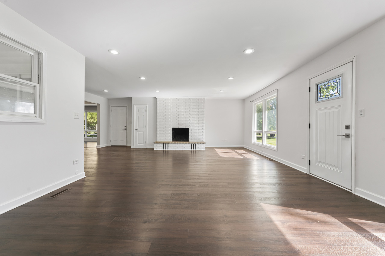 36332 N Hawthorne Lane, Ingleside, IL 60041