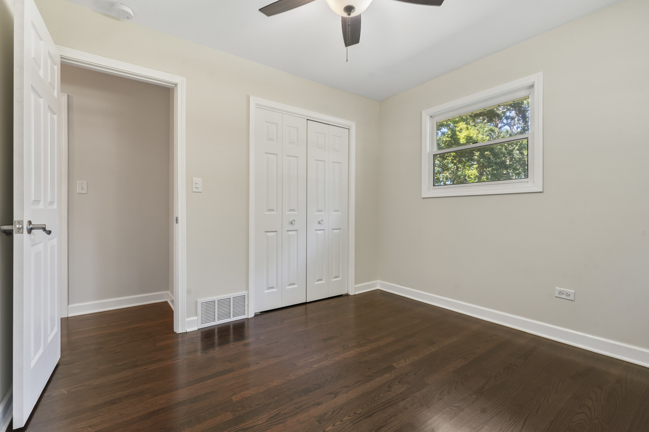36332 N Hawthorne Lane, Ingleside, IL 60041