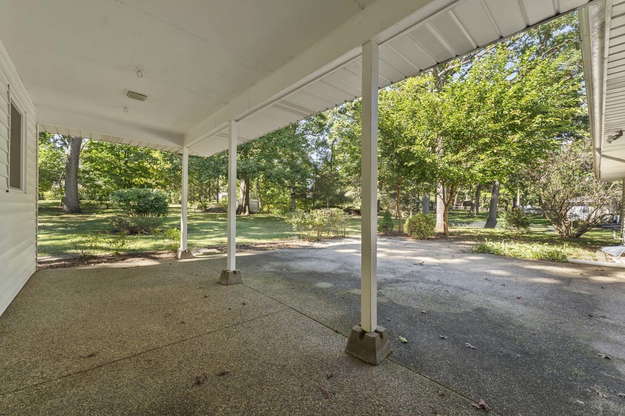 36332 N Hawthorne Lane, Ingleside, IL 60041