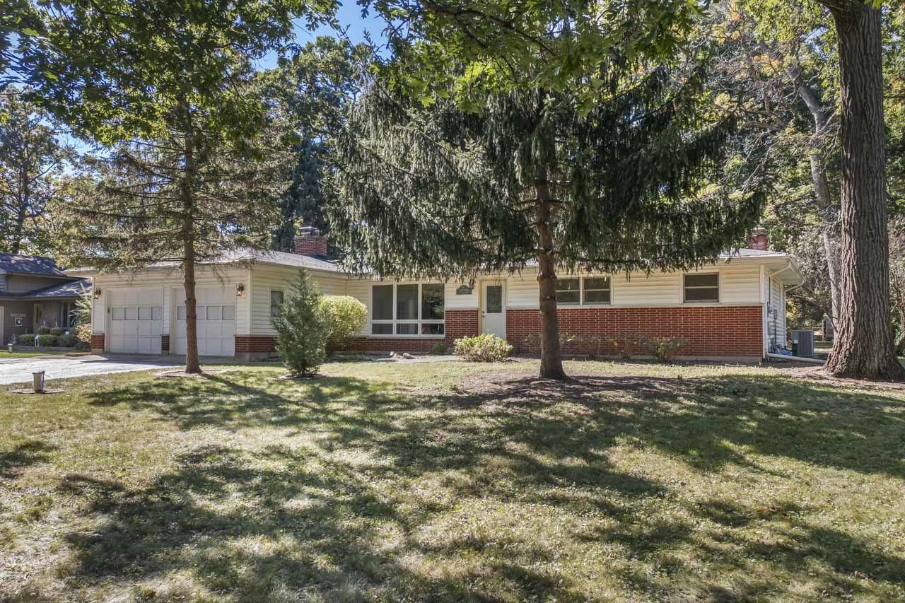 36332 N Hawthorne Lane, Ingleside, IL 60041