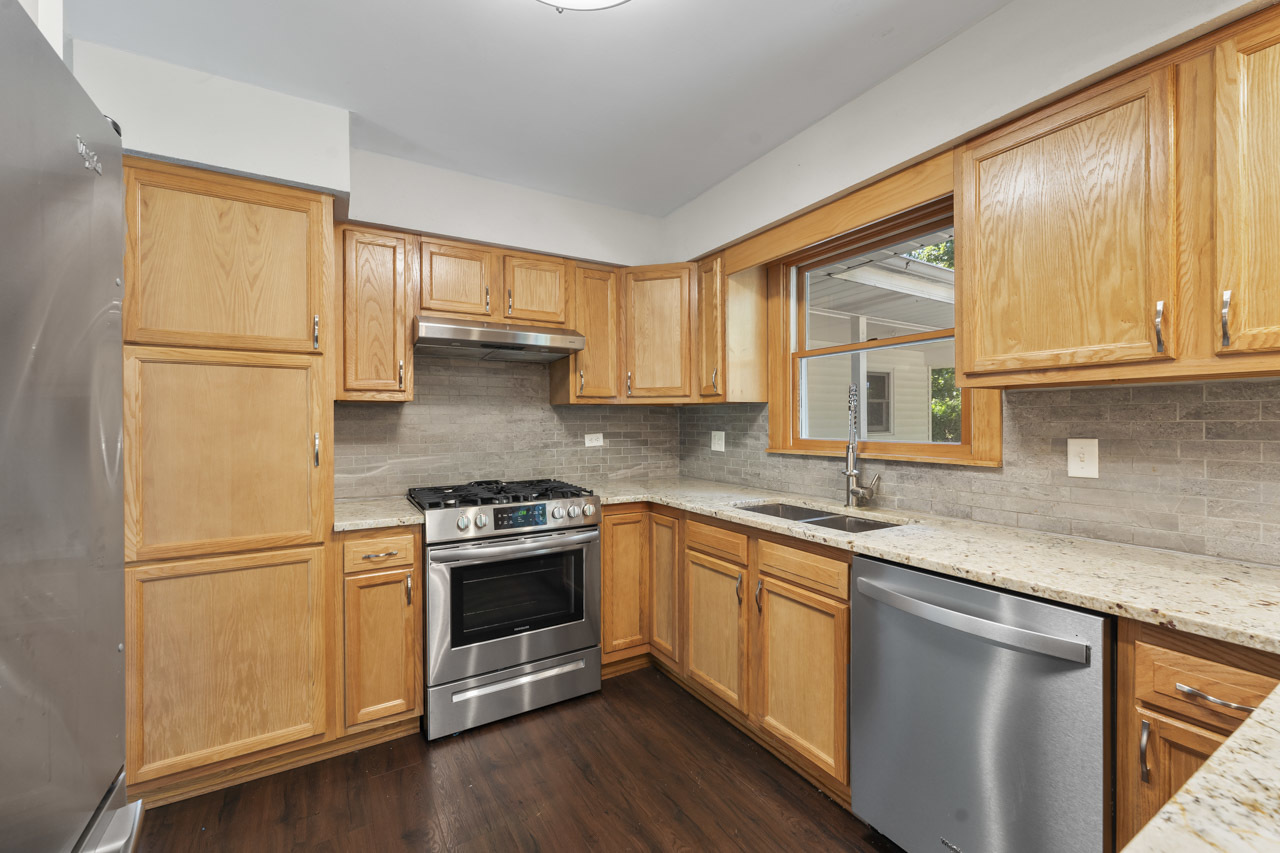 36332 N Hawthorne Lane, Ingleside, IL 60041