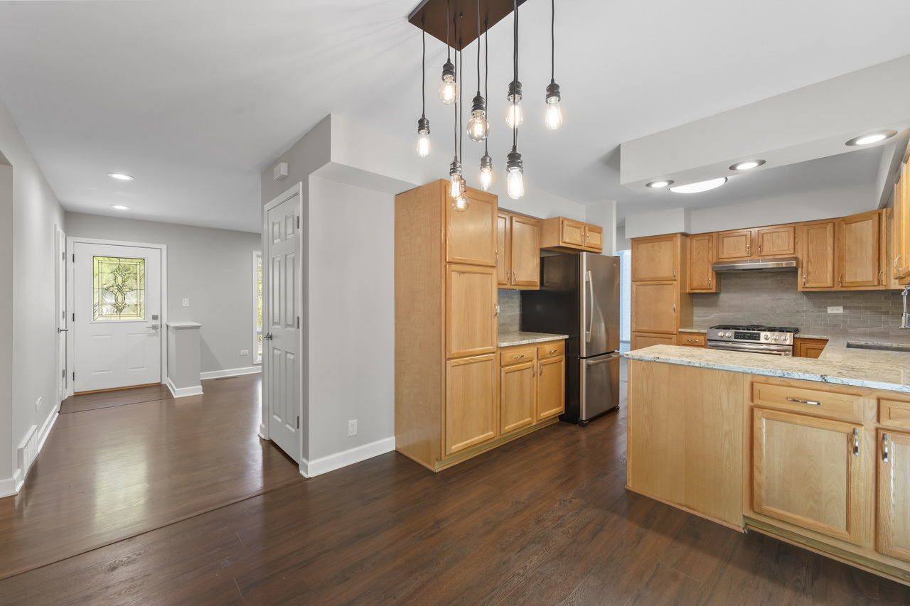 36332 N Hawthorne Lane, Ingleside, IL 60041