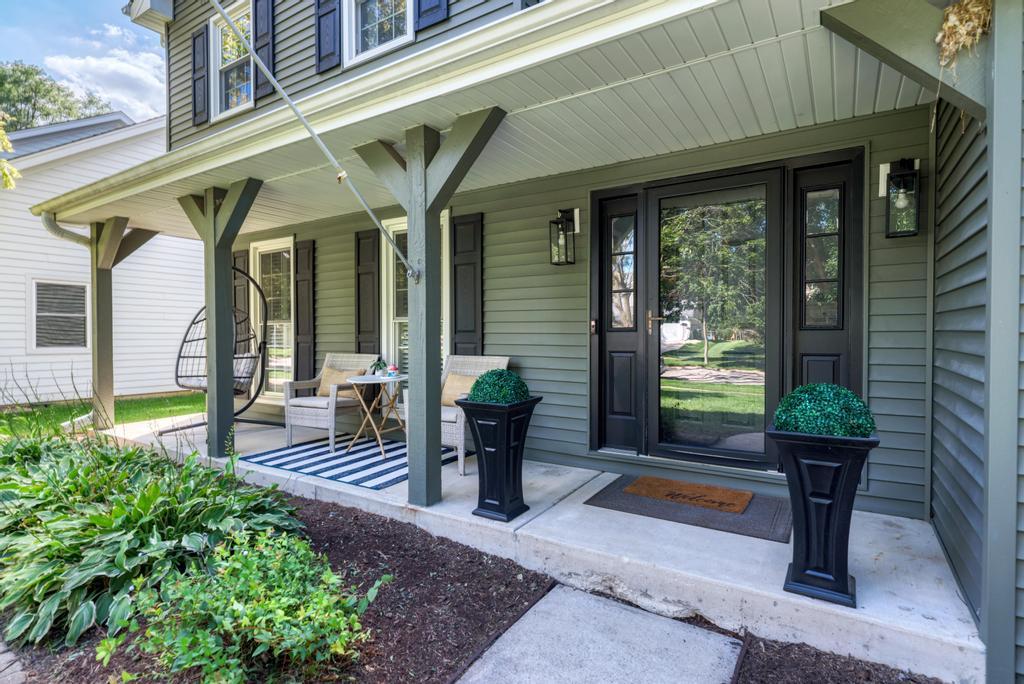 705 Potomac Avenue, Naperville, IL 60565