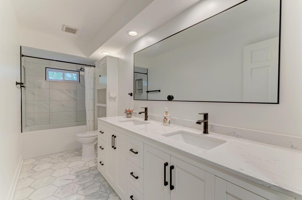 705 Potomac Avenue, Naperville, IL 60565