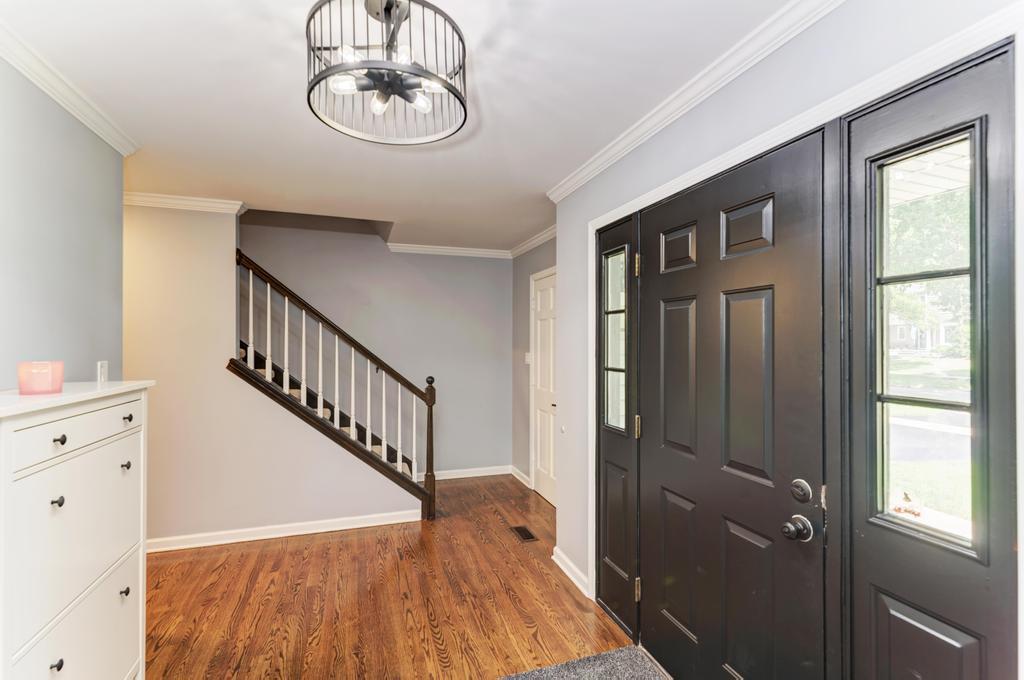 705 Potomac Avenue, Naperville, IL 60565