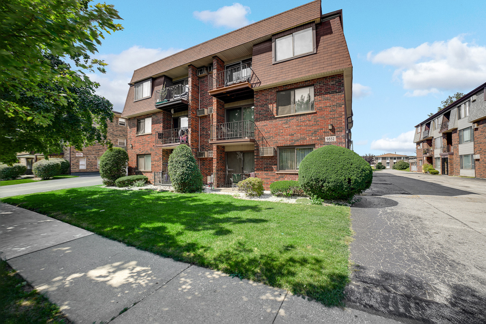 9832 Nottingham Avenue #6, Chicago Ridge, IL 60415