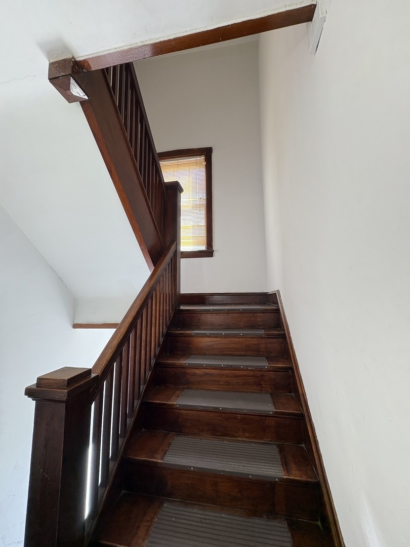 940 N Leclaire Avenue, Chicago, IL 60651