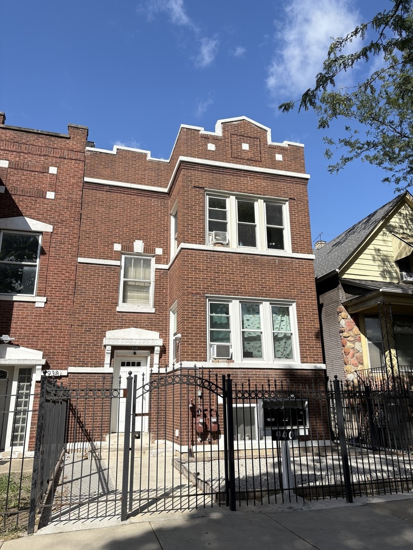 940 N Leclaire Avenue, Chicago, IL 60651