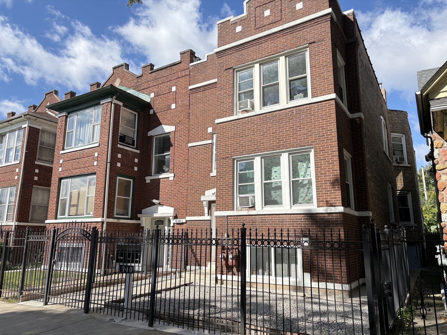 940 N Leclaire Avenue, Chicago, IL 60651