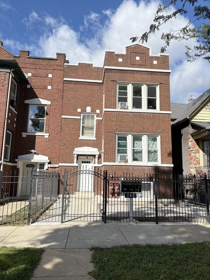 940 N Leclaire Avenue, Chicago, IL 60651