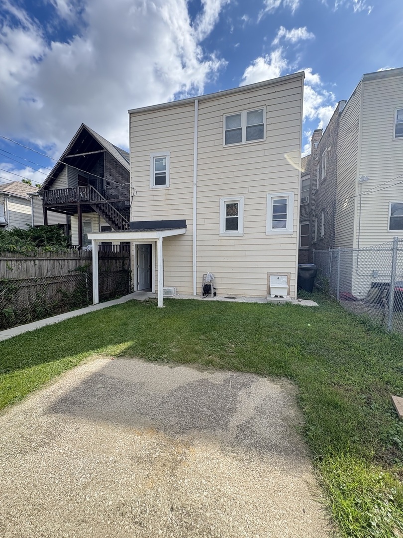 940 N Leclaire Avenue, Chicago, IL 60651
