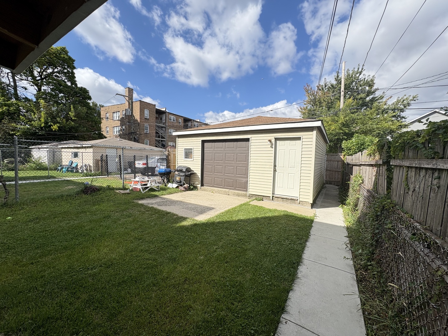 940 N Leclaire Avenue, Chicago, IL 60651