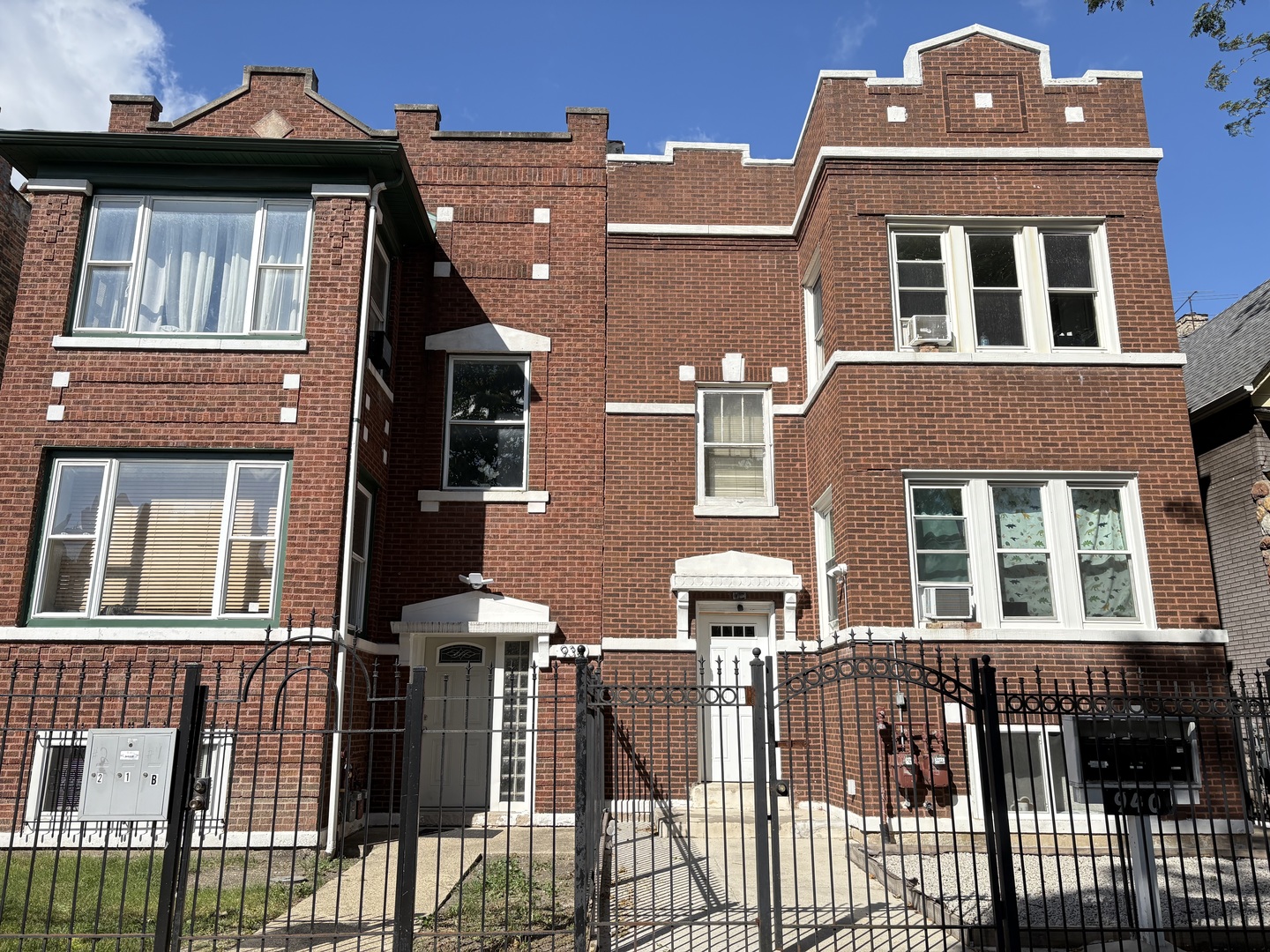 940 N Leclaire Avenue, Chicago, IL 60651