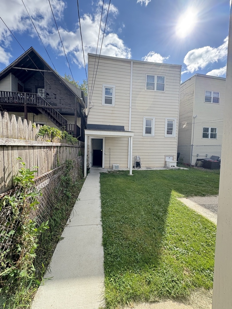 940 N Leclaire Avenue, Chicago, IL 60651
