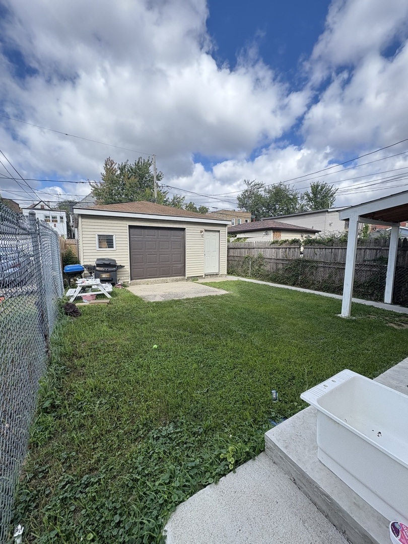 940 N Leclaire Avenue, Chicago, IL 60651
