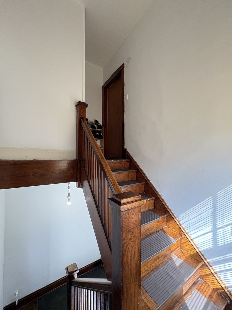 940 N Leclaire Avenue, Chicago, IL 60651