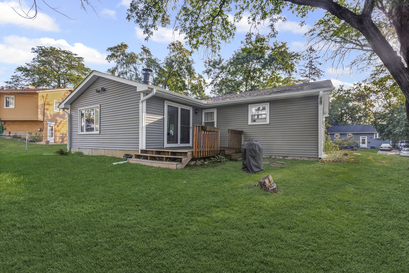 7664 Willow Avenue, Woodridge, IL 60517