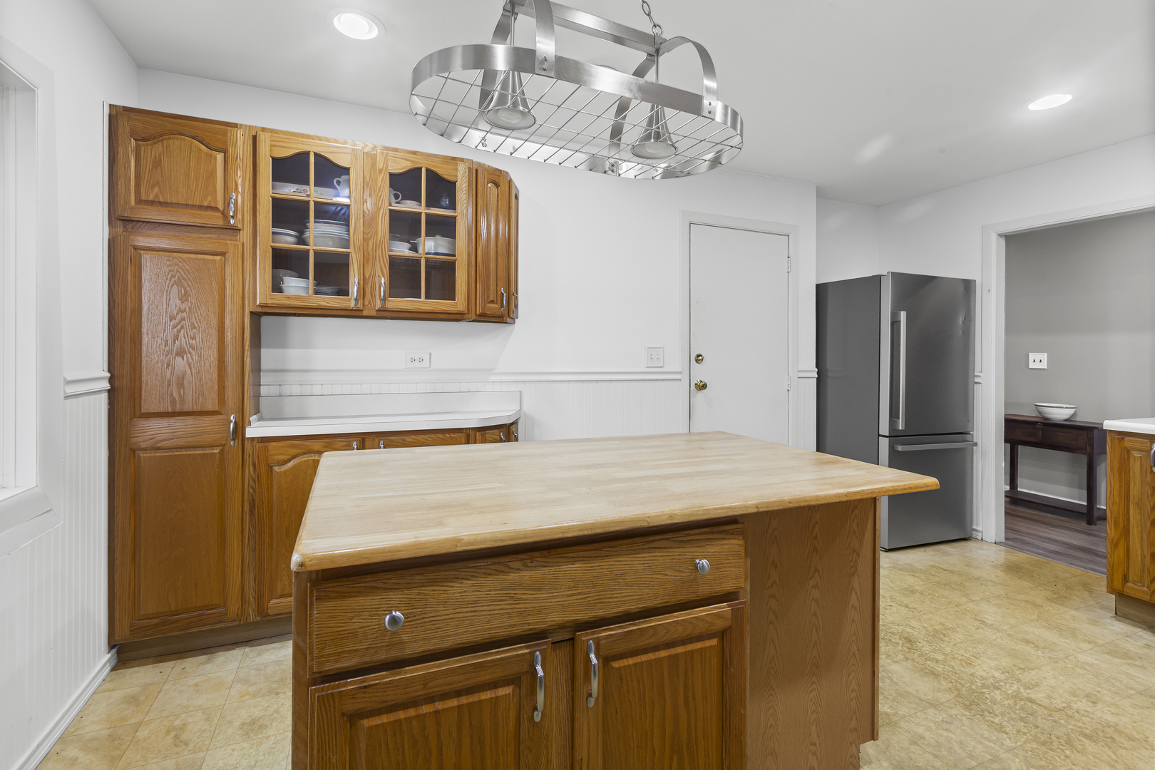 7664 Willow Avenue, Woodridge, IL 60517