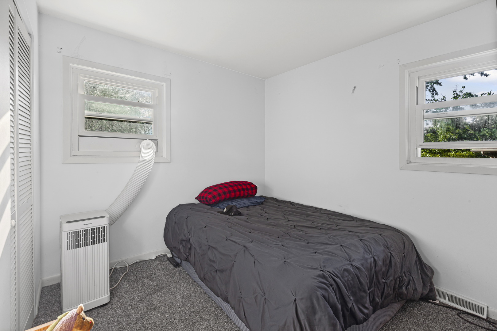 7664 Willow Avenue, Woodridge, IL 60517