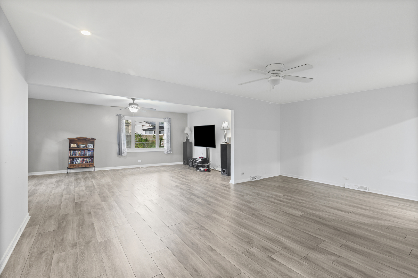 7664 Willow Avenue, Woodridge, IL 60517