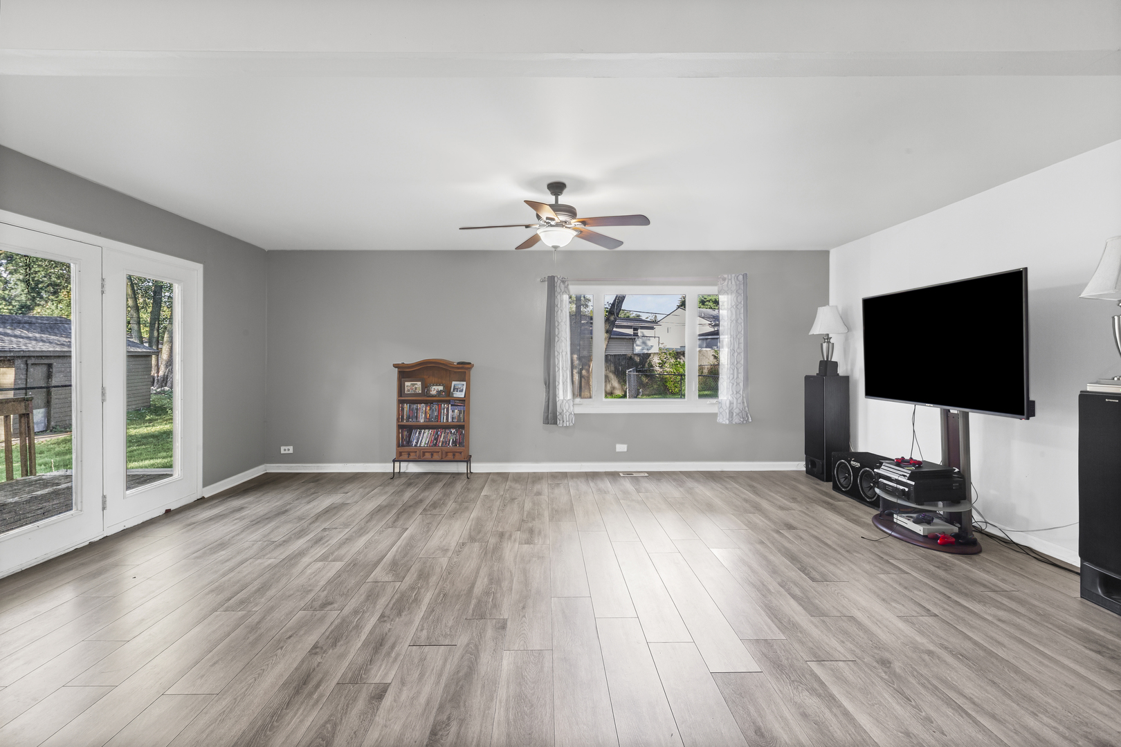 7664 Willow Avenue, Woodridge, IL 60517