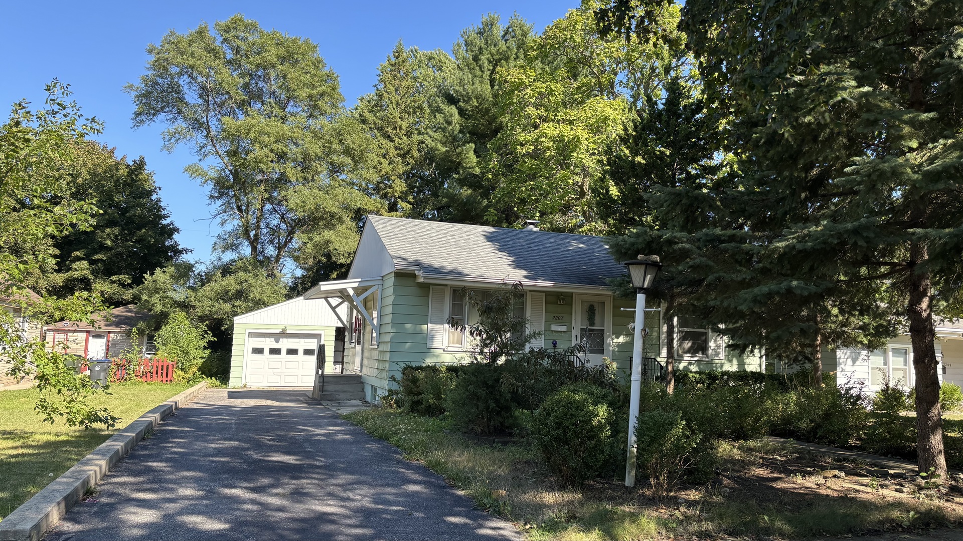 2207 EMMAUS Avenue, Zion, IL 60099