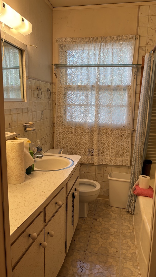 2207 EMMAUS Avenue, Zion, IL 60099
