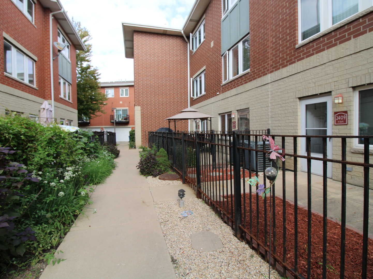 2409 W 32nd Place, Chicago, IL 60608