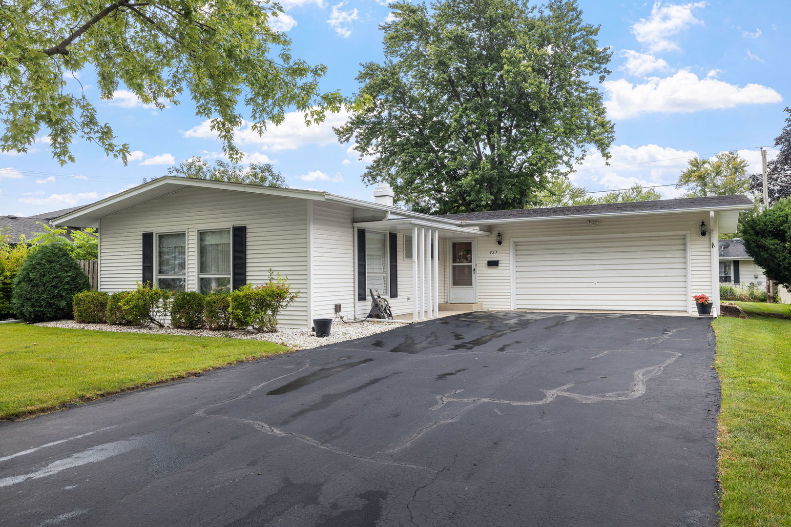 927 Putnam Drive, Lockport, IL 60441