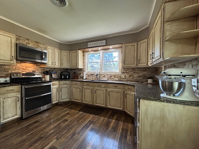 43220 N Deep Lake Road, Antioch, IL 60002