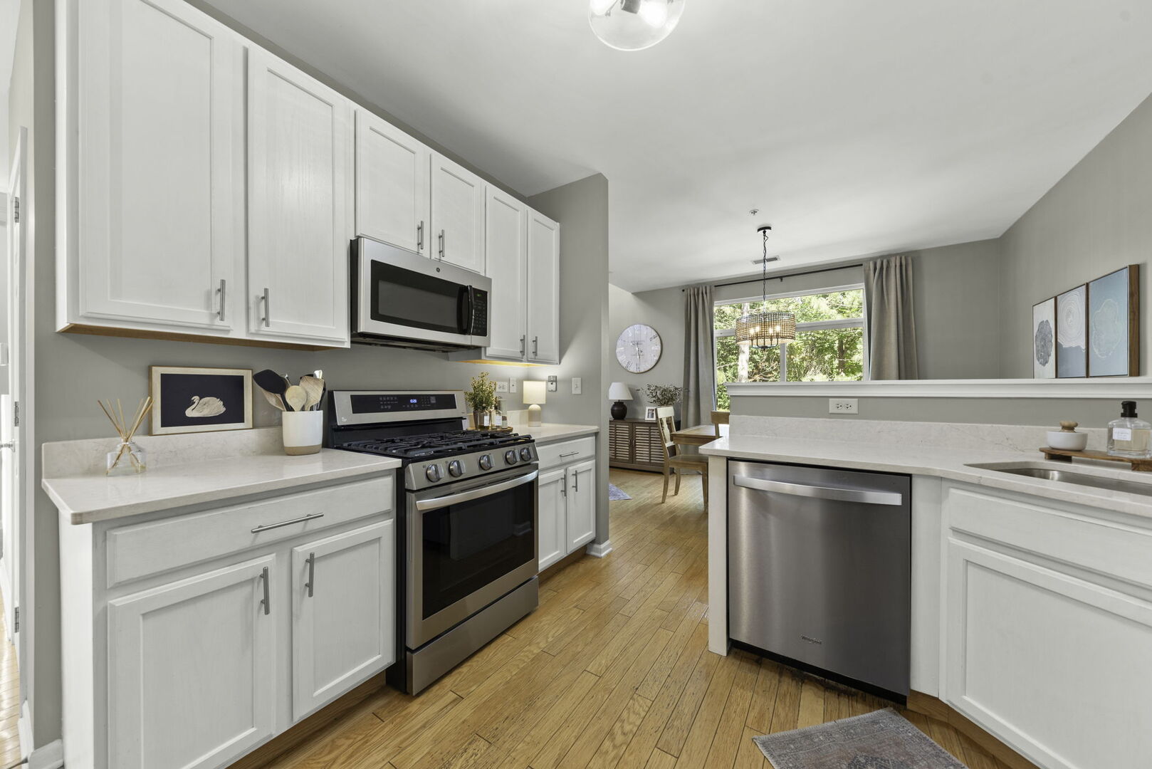 130 Tanglewood Drive, Glen Ellyn, IL 60137