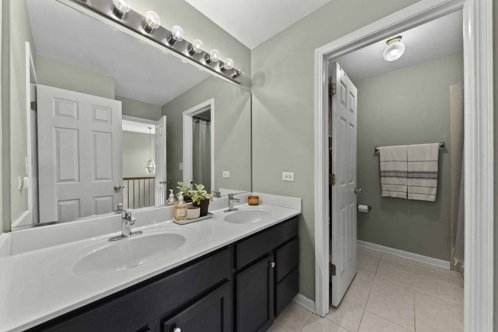 130 Tanglewood Drive, Glen Ellyn, IL 60137