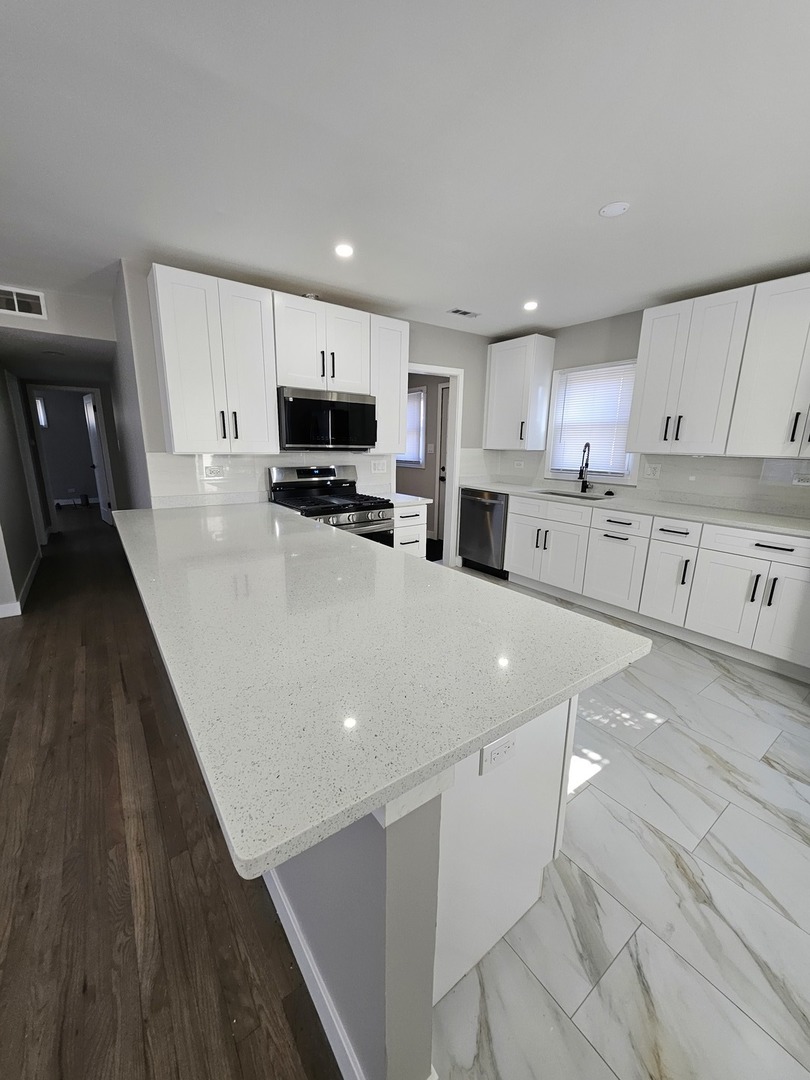 1129 Campbell Avenue, Wheaton, IL 60187