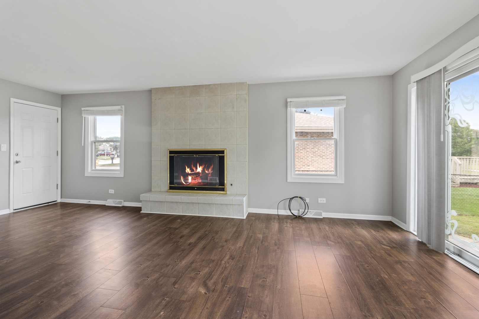 951 Dearborn Circle, Carol Stream, IL 60188