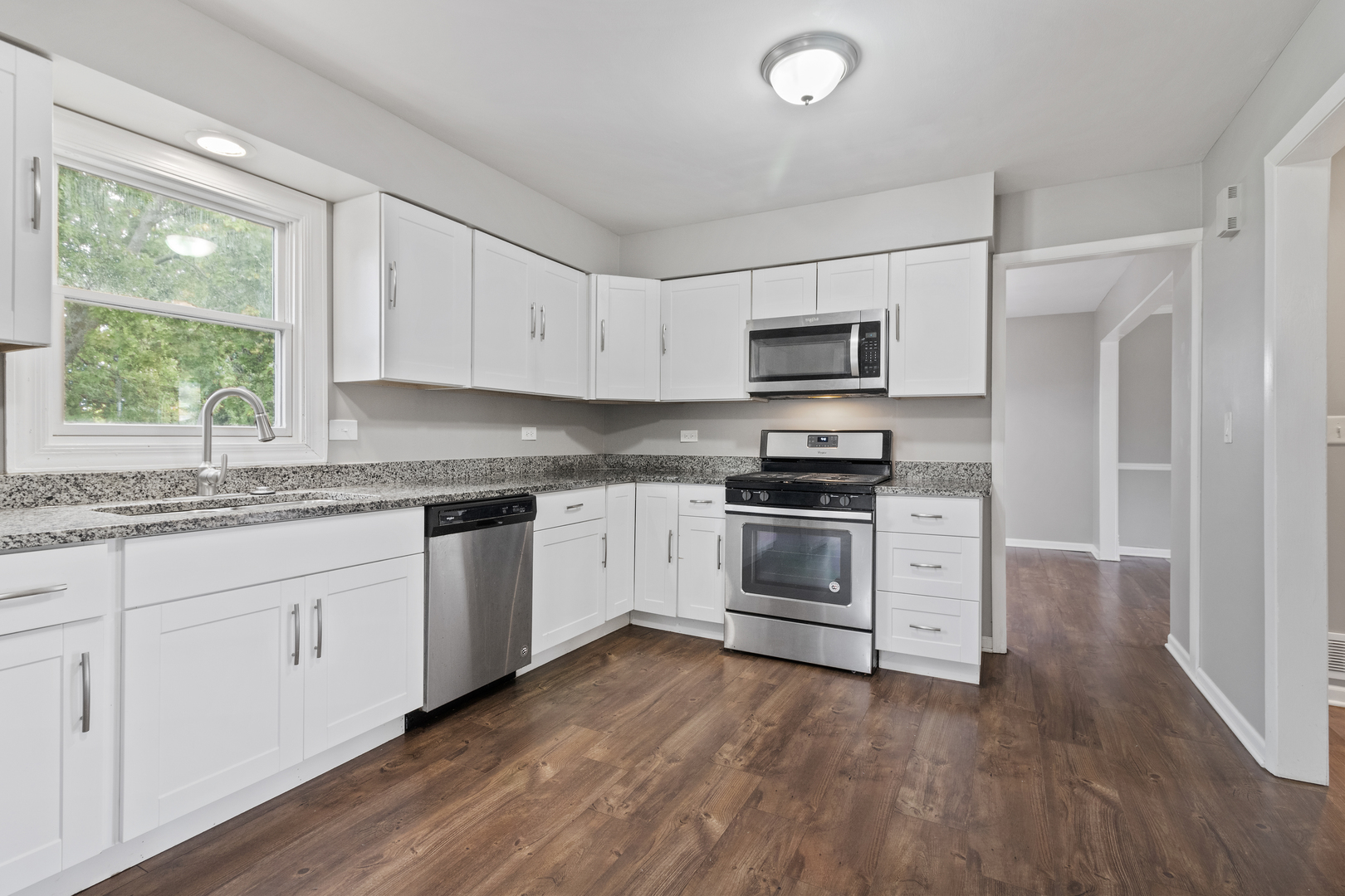 951 Dearborn Circle, Carol Stream, IL 60188