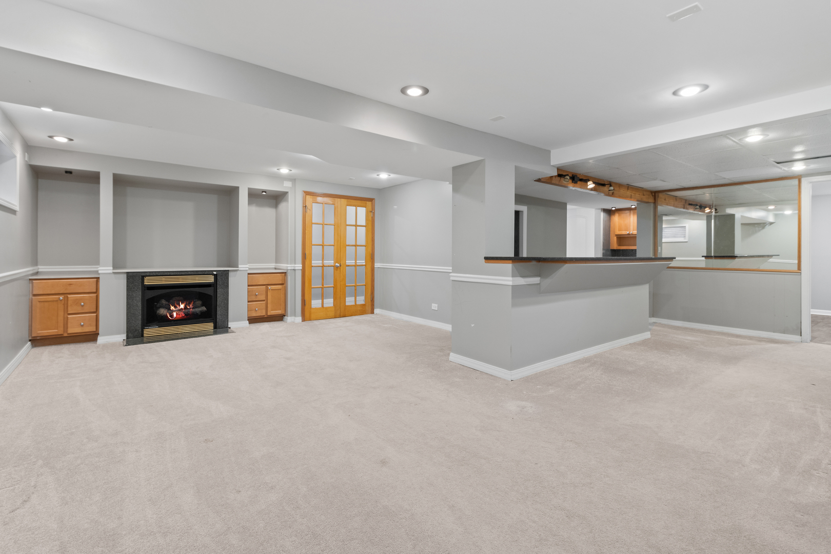 951 Dearborn Circle, Carol Stream, IL 60188