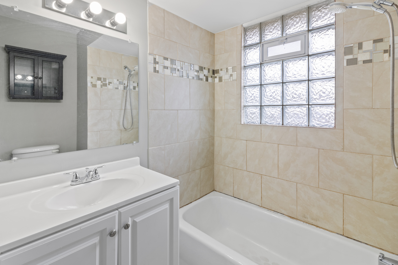 951 Dearborn Circle, Carol Stream, IL 60188