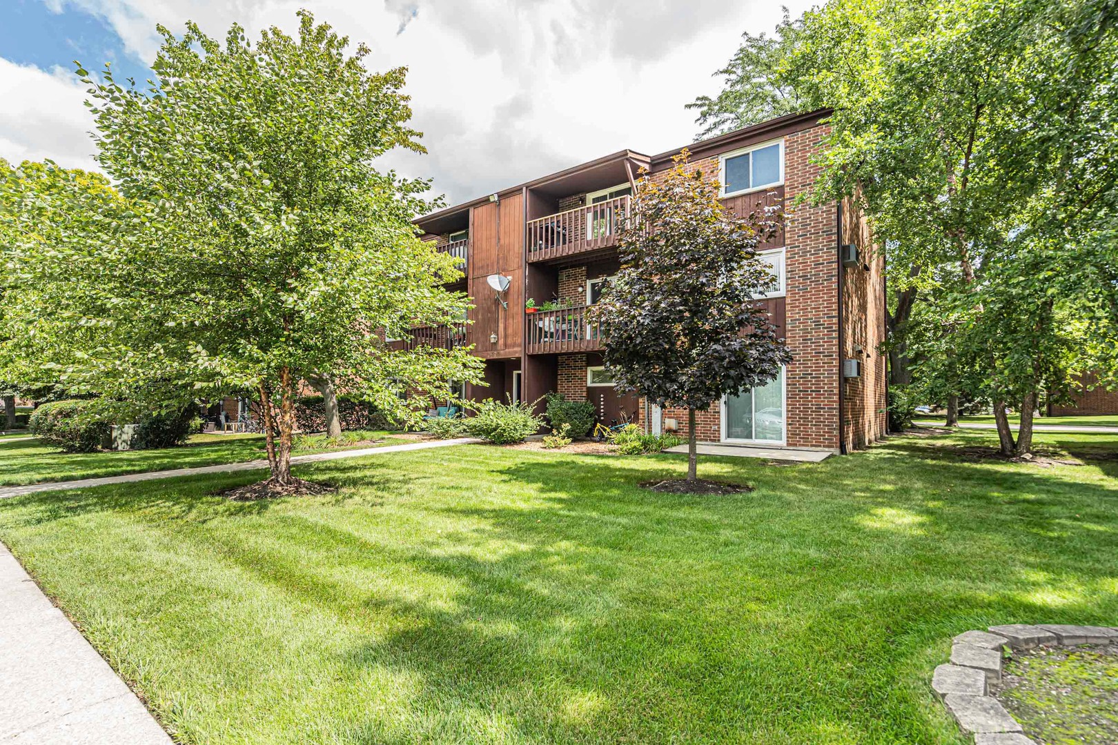 672 Daisy Lane #312, Roselle, IL 60172