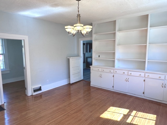 431 N Crystal Street, Elgin, IL 60123