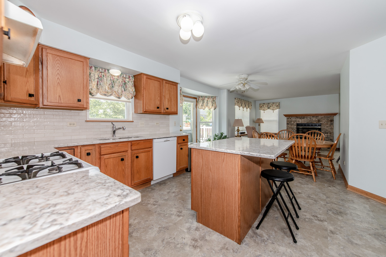 1607 GRAND HIGHLANDS Drive, Plainfield, IL 60586