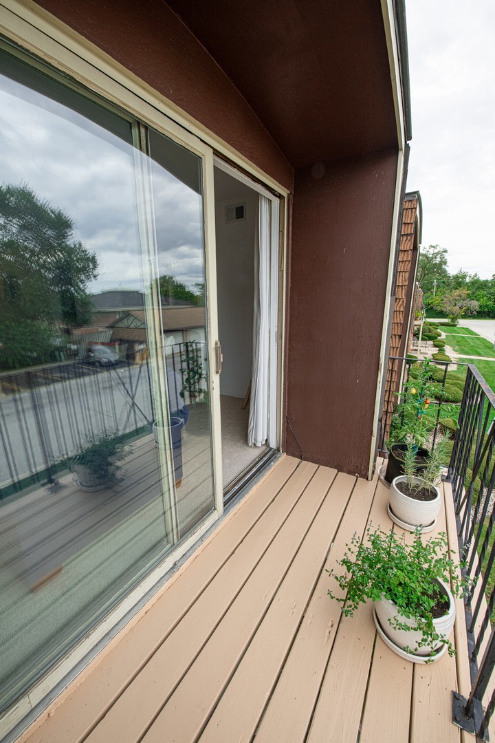 12750 Carriage Lane #F2, Crestwood, IL 60418