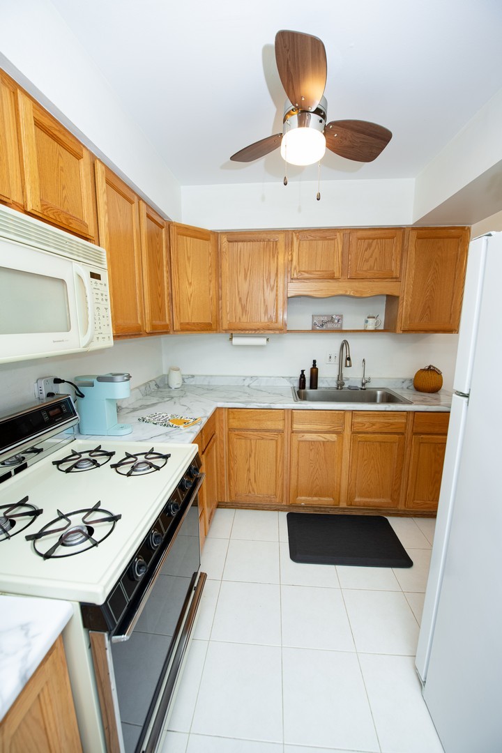 12750 Carriage Lane #F2, Crestwood, IL 60418