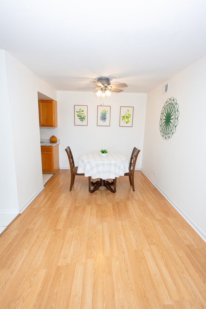 12750 Carriage Lane #F2, Crestwood, IL 60418