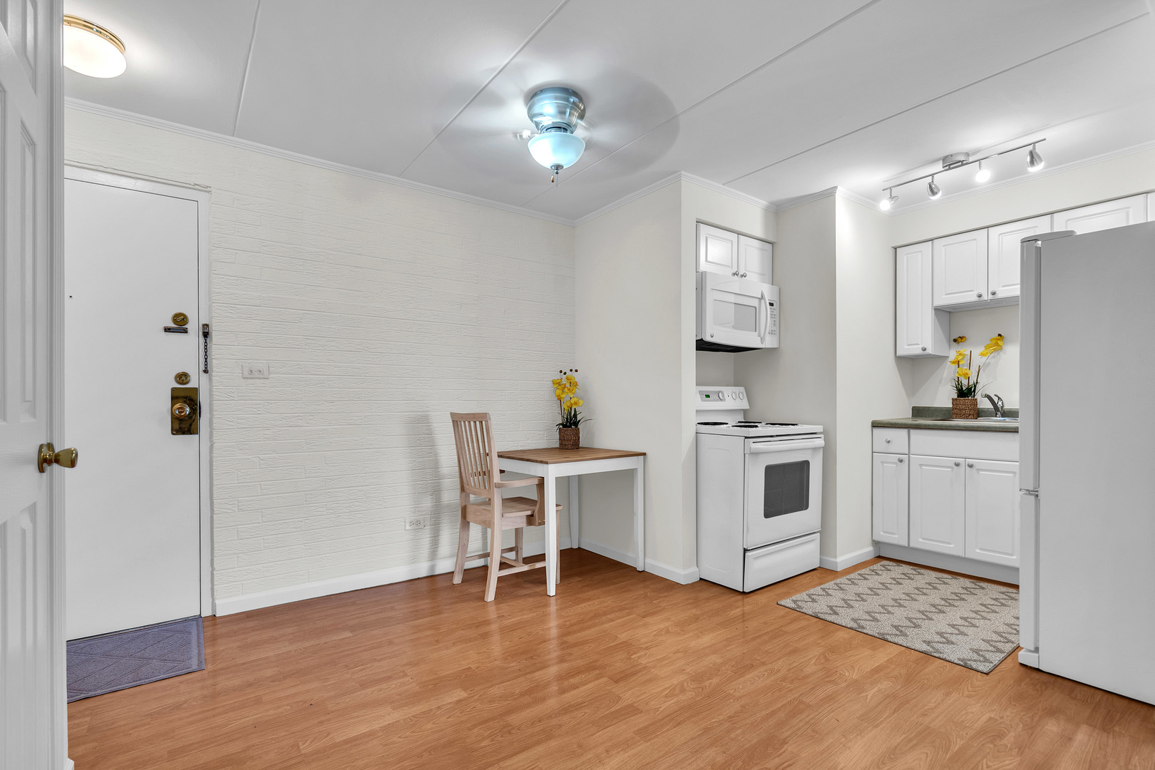 315 DES PLAINES Avenue #506, Forest Park, IL 60130