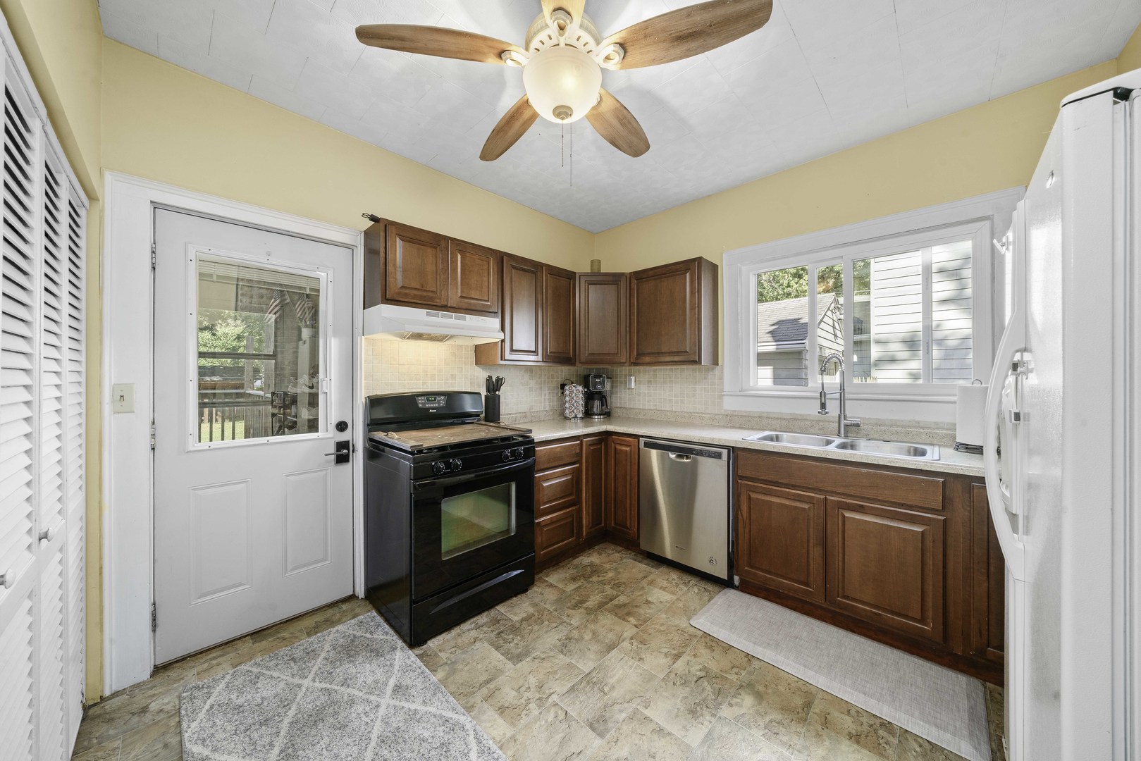 209 E 1st Street, Sandwich, IL 60548