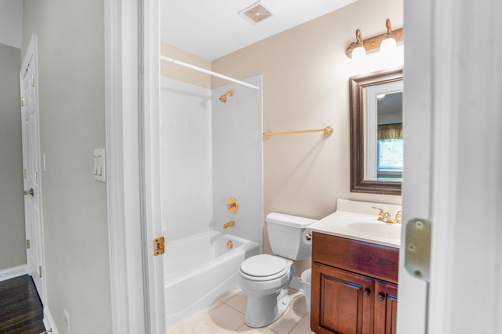 2211 Skylane Drive, Naperville, IL 60564