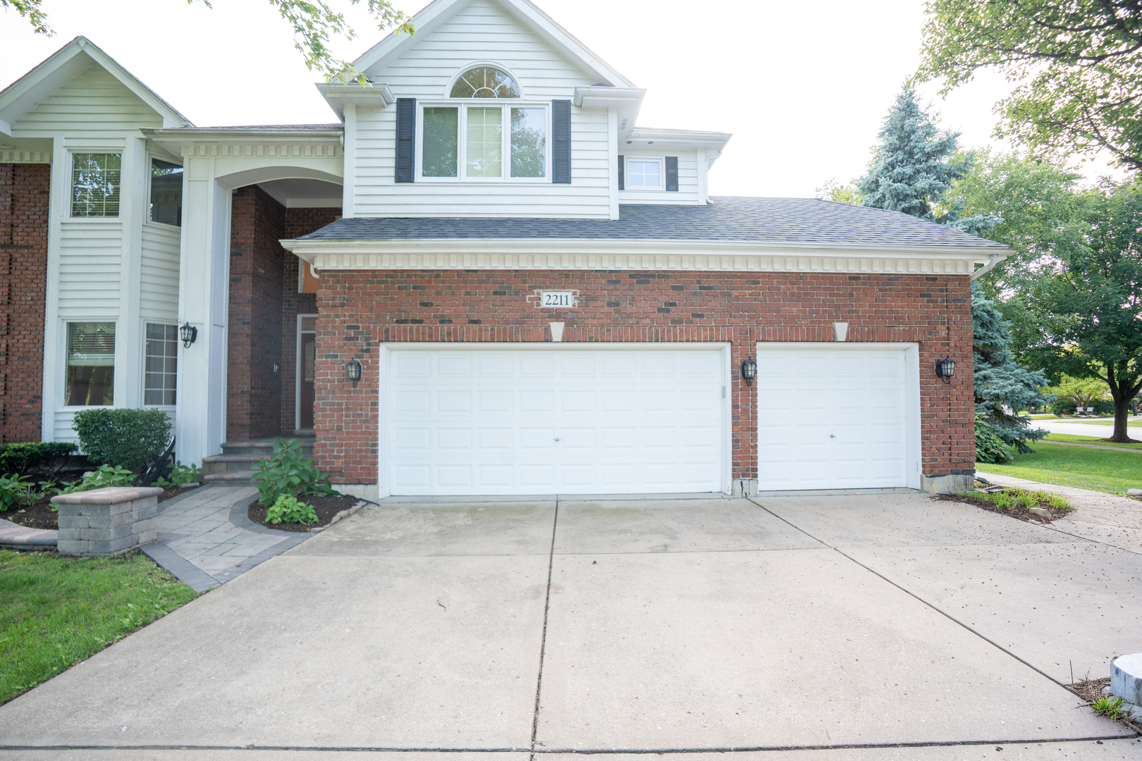 2211 Skylane Drive, Naperville, IL 60564