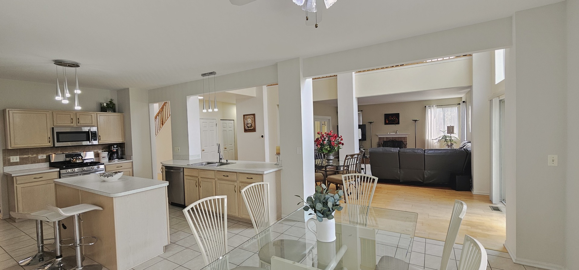 6415 Grassmere Lane, Carpentersville, IL 60110