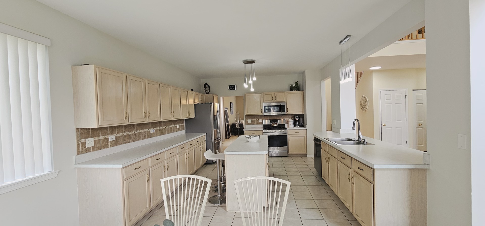 6415 Grassmere Lane, Carpentersville, IL 60110